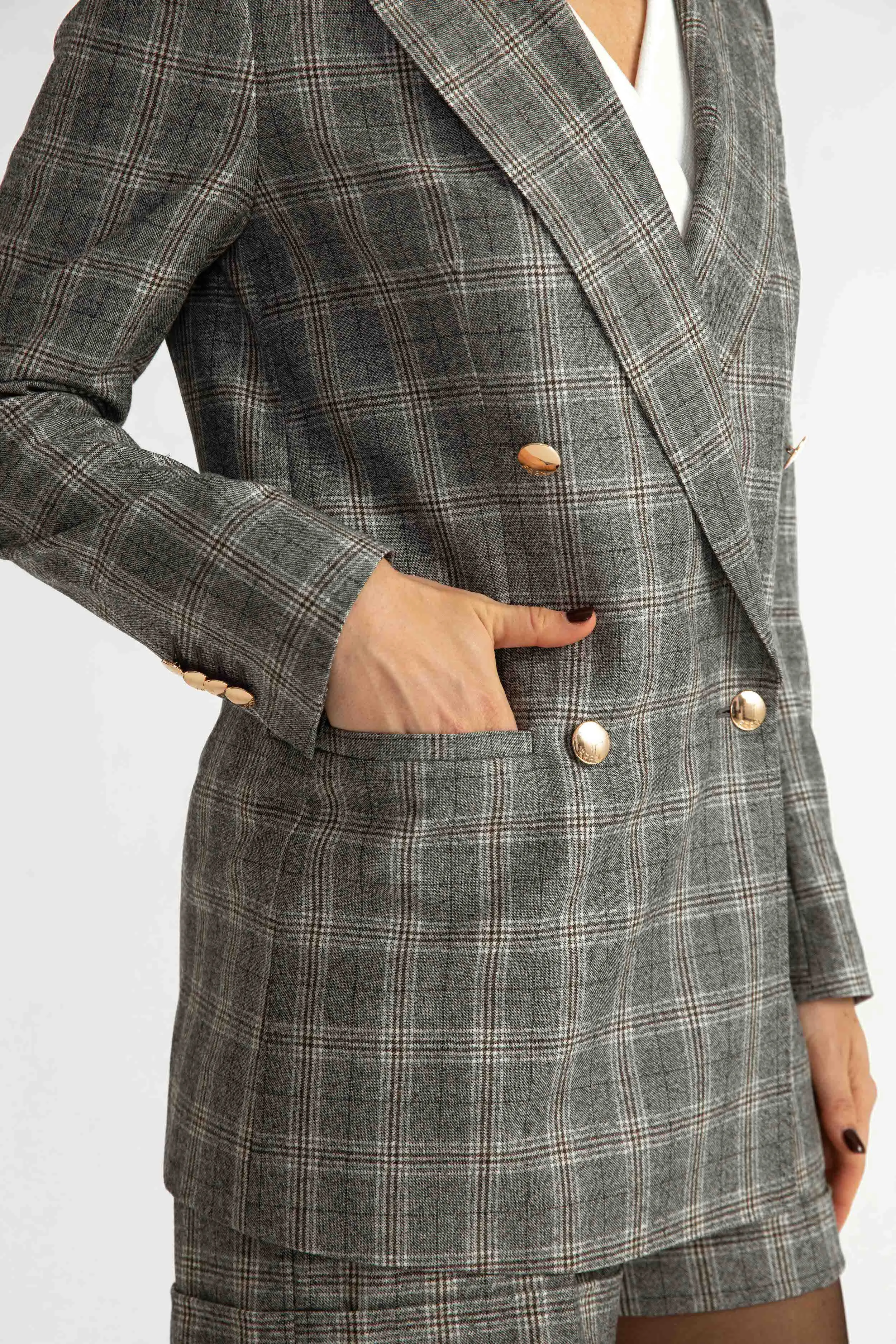 Amarante Jacket & Loule Shorts in Grey Tartan