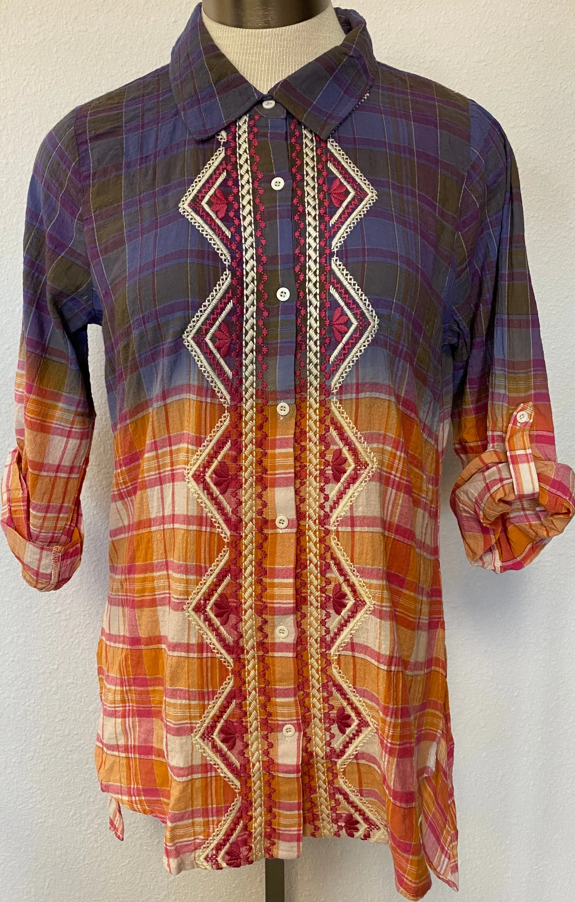 BUTTON DOWN PATCH BACK TOP