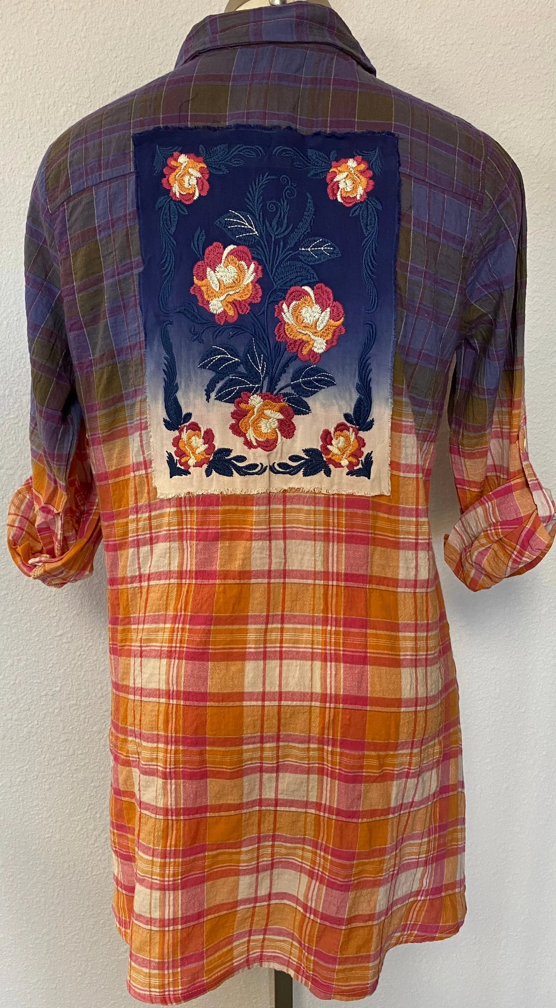 BUTTON DOWN PATCH BACK TOP
