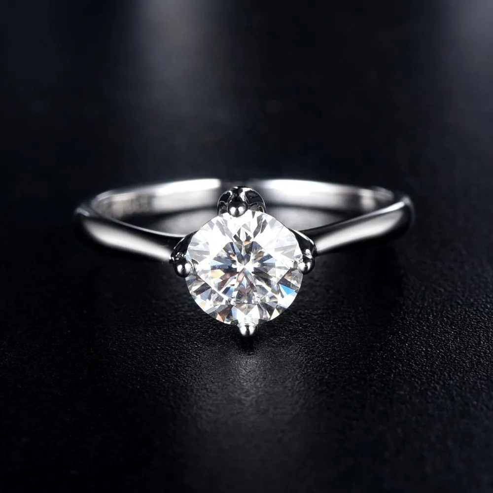 Classic Four Claw Setting, 1.00ct Round Cut