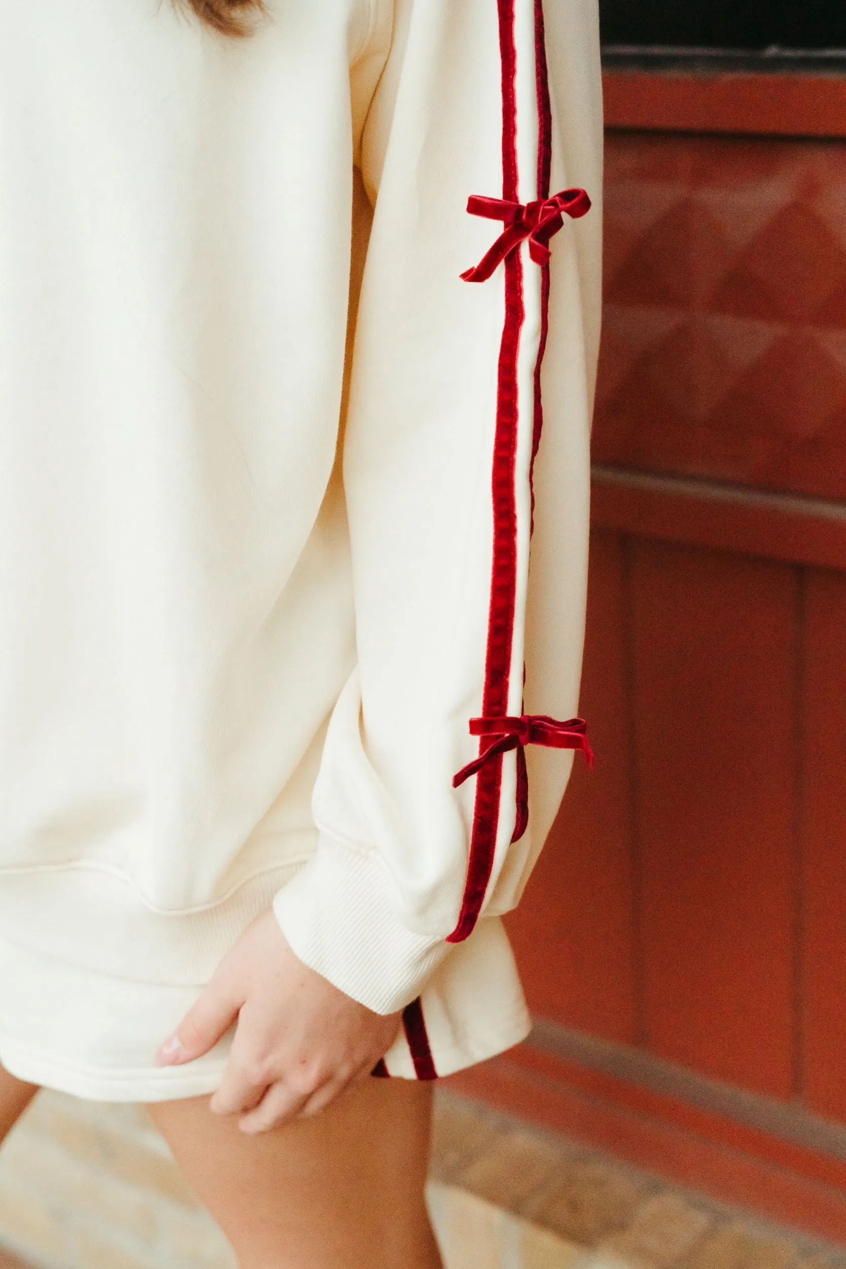 Cream Velvet Bow Sweatshirt PCT233