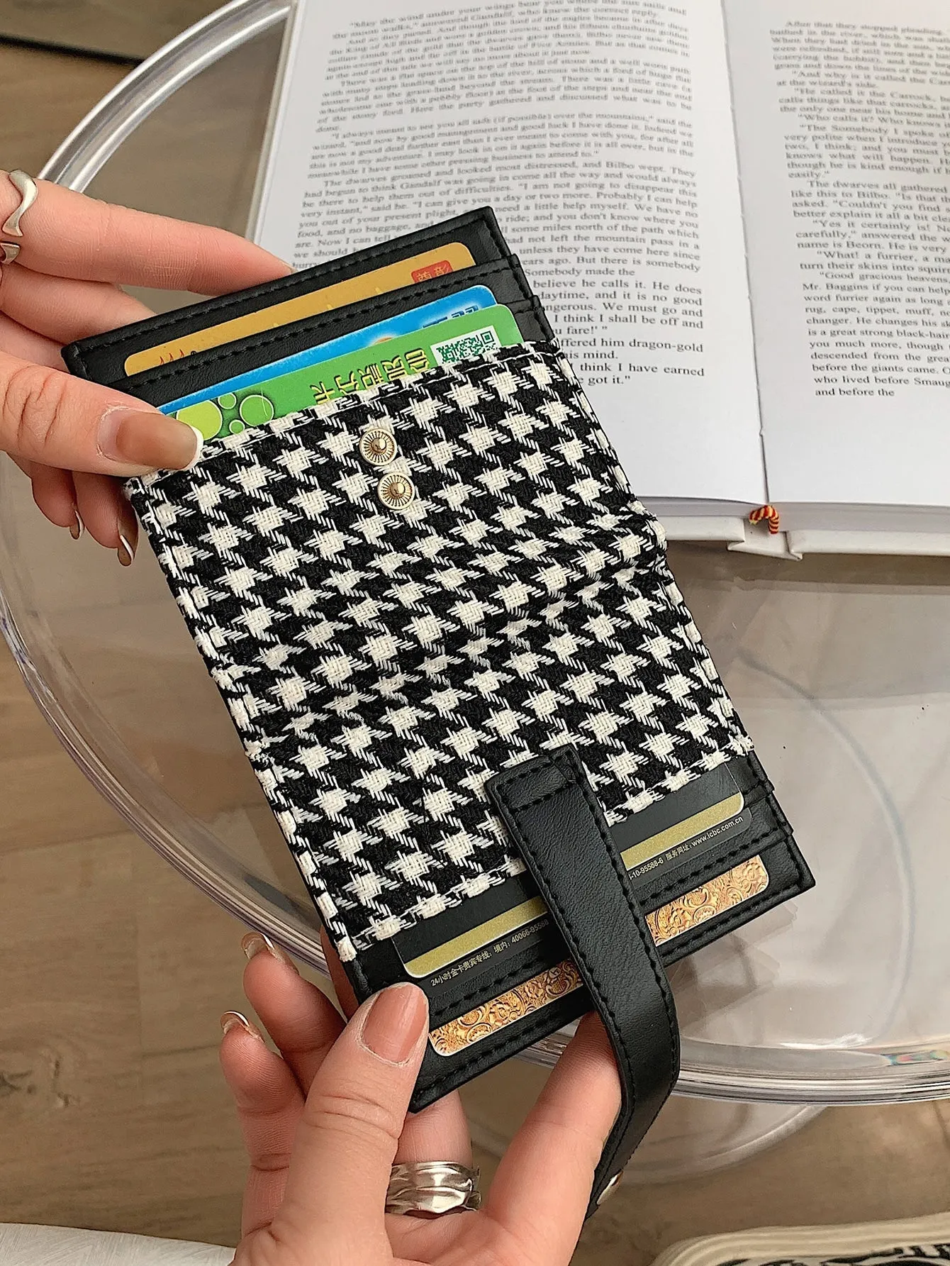 Houndstooth Pattern Fold Card Holder - Black and White