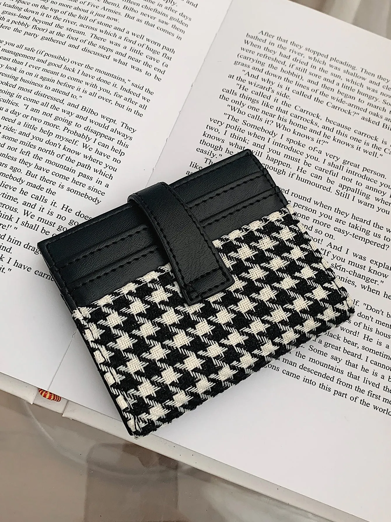 Houndstooth Pattern Fold Card Holder - Black and White