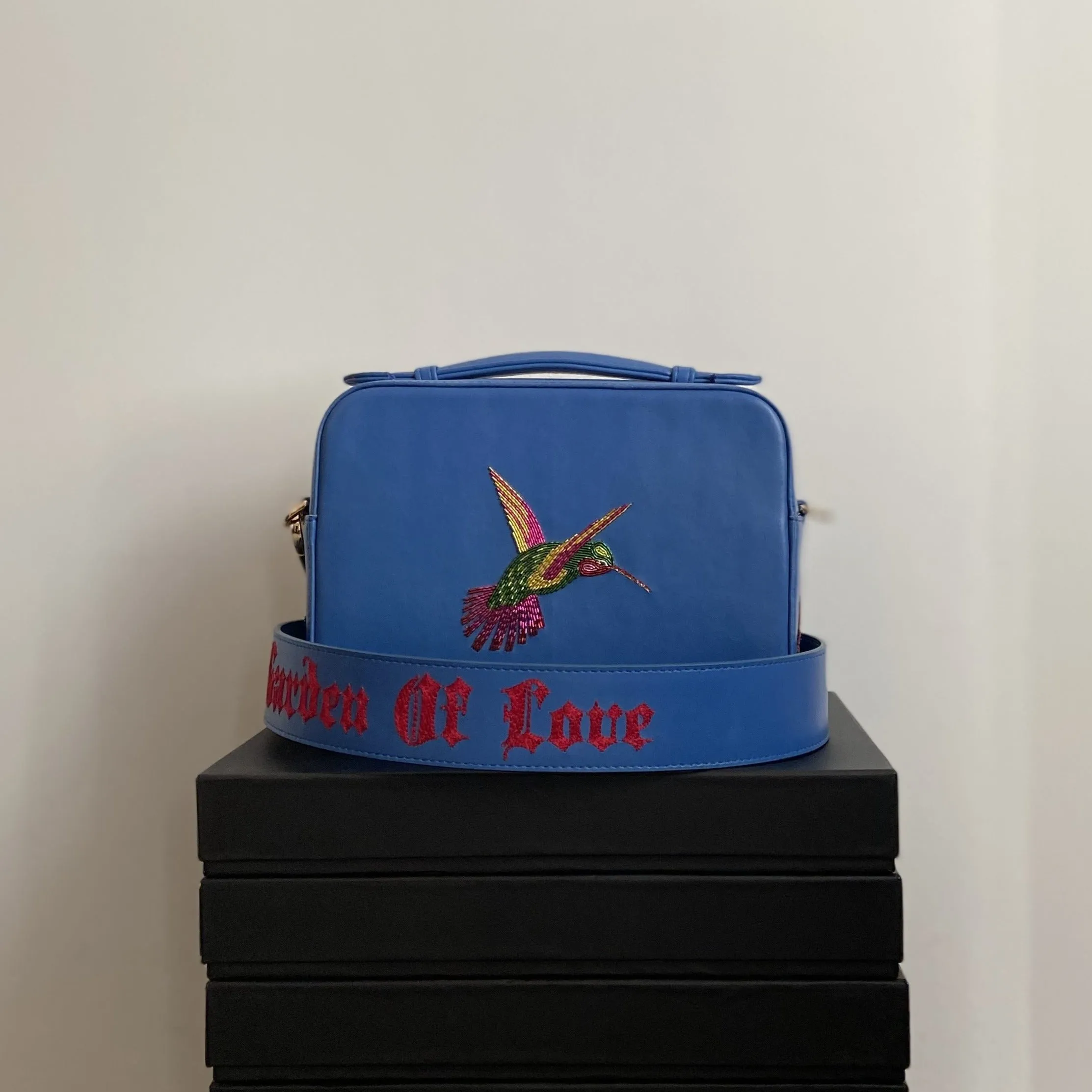 HUMMINGBIRDS EMBROIDERED CROSSBODY BAG (BLUE)