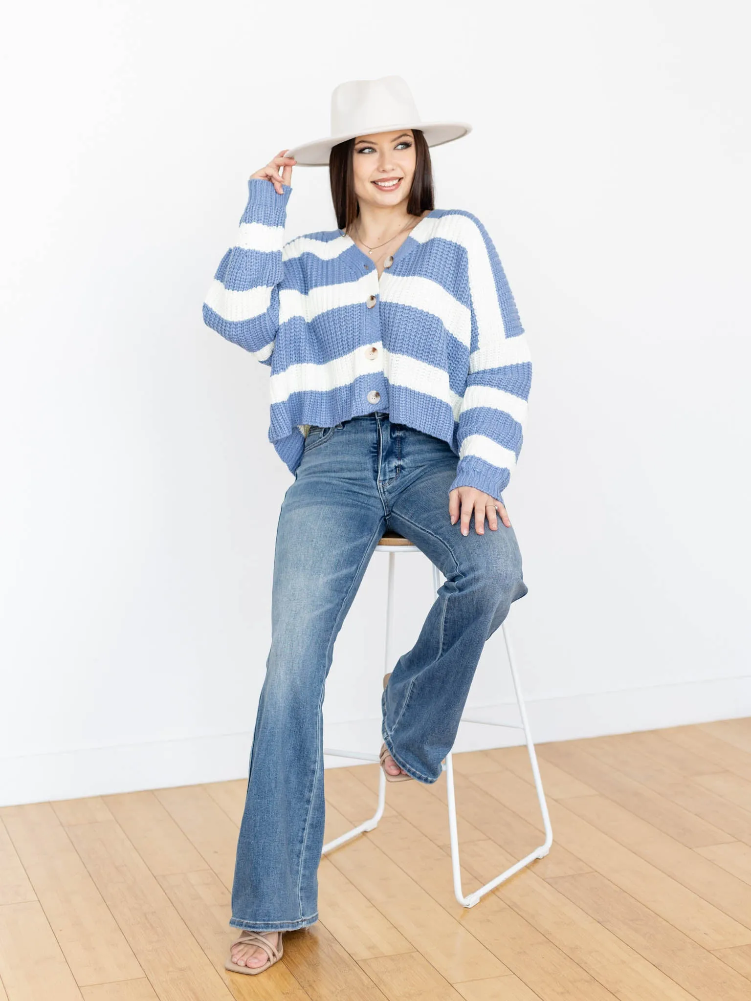 Judy Blue Medium Mid Rise Tummy Control Flare