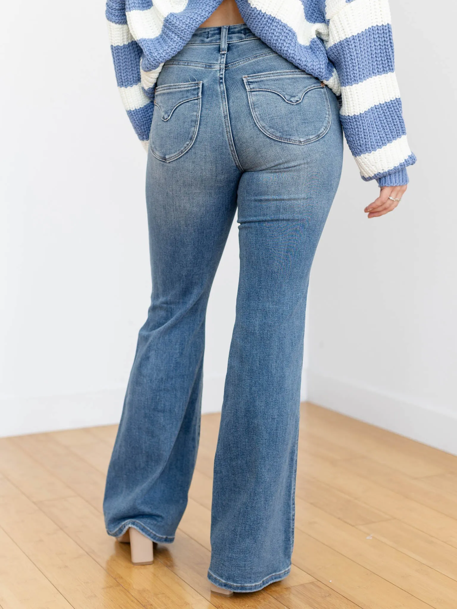 Judy Blue Medium Mid Rise Tummy Control Flare