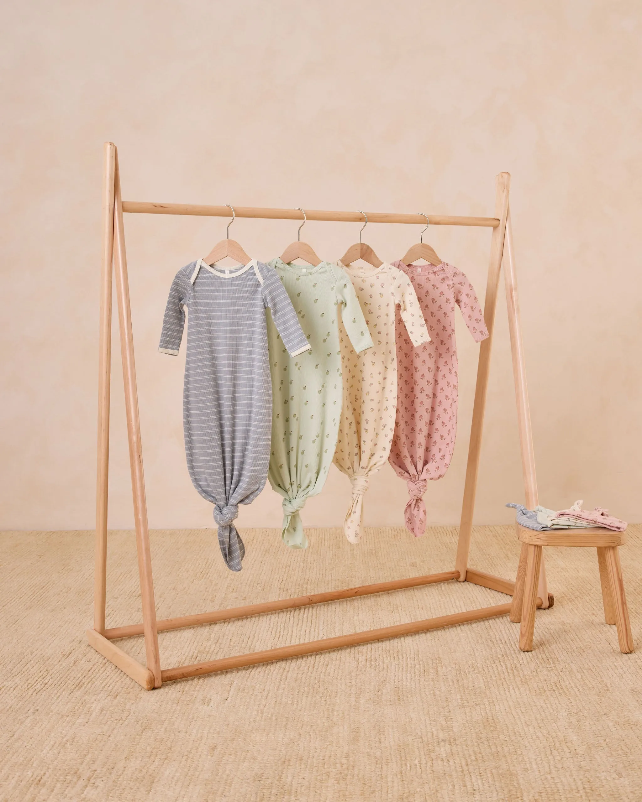 Knotted Baby Gown   Hat Set || Apples
