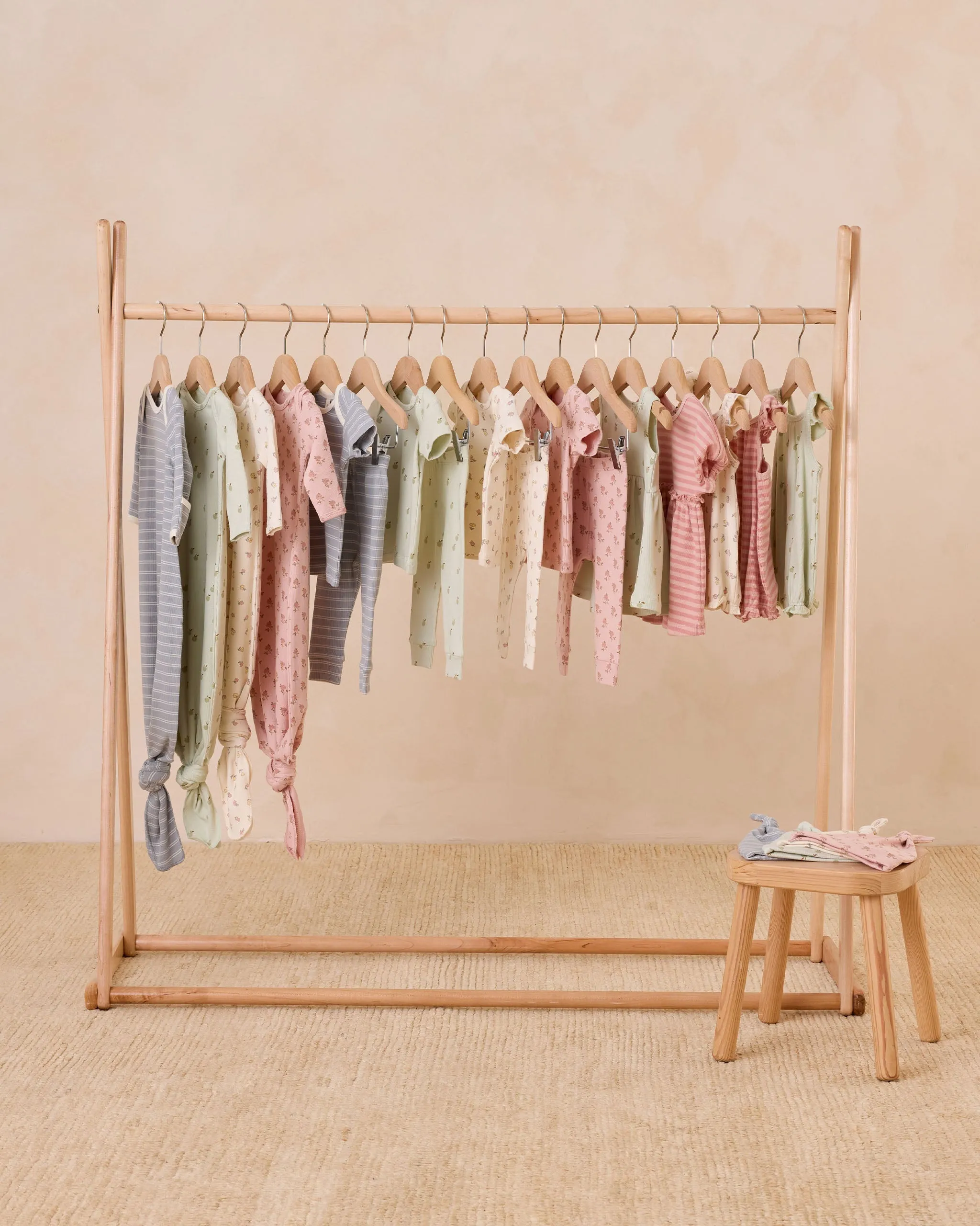 Knotted Baby Gown   Hat Set || Apples
