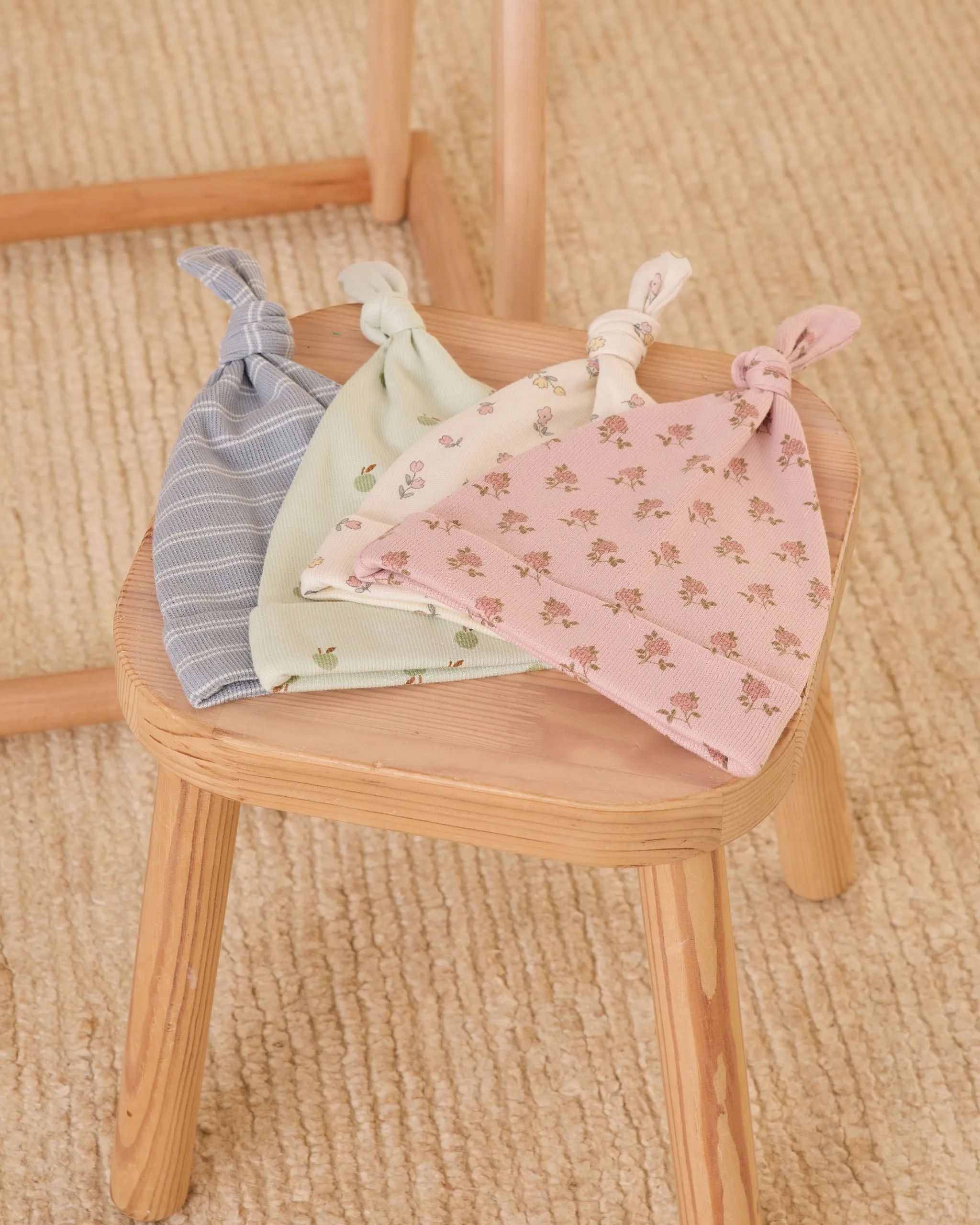 Knotted Baby Gown   Hat Set || Apples