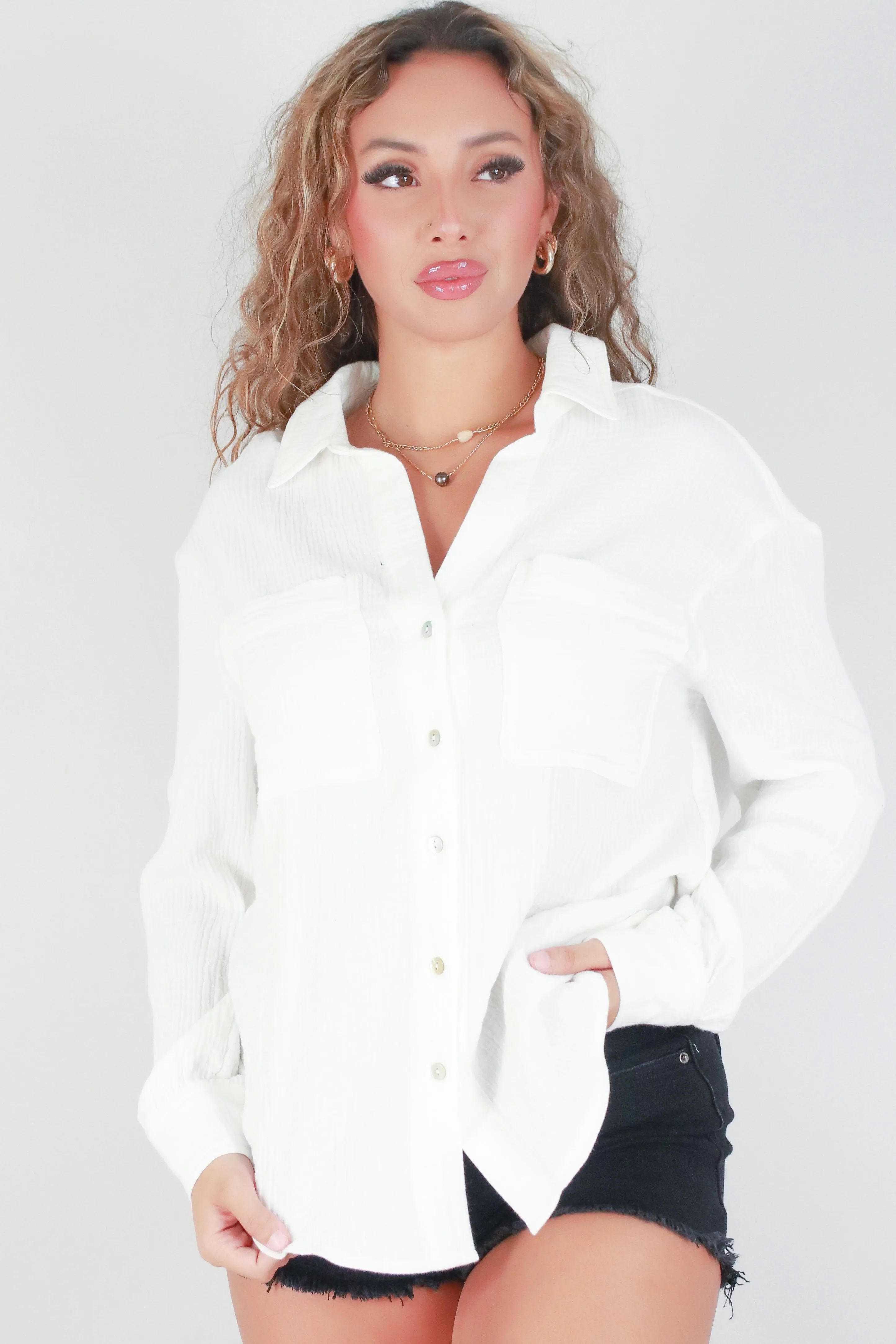 LET'S VACAY BUTTON DOWN TOP