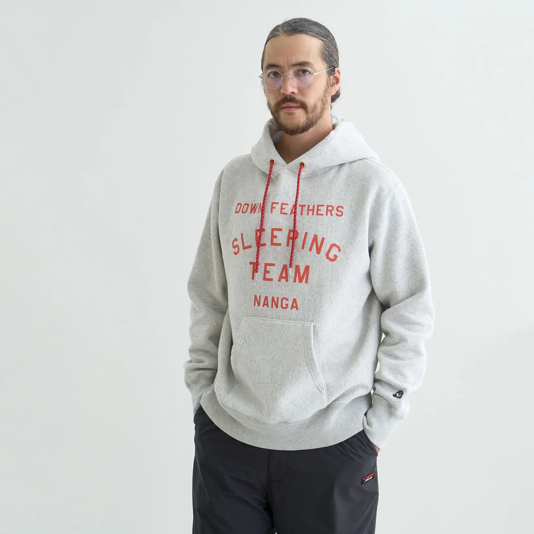 【直営店限定】NANGA×TACOMA FUJI RECORDS DOWN FEATHERS SLEEPING TEAM HOODIE(UNISEX)