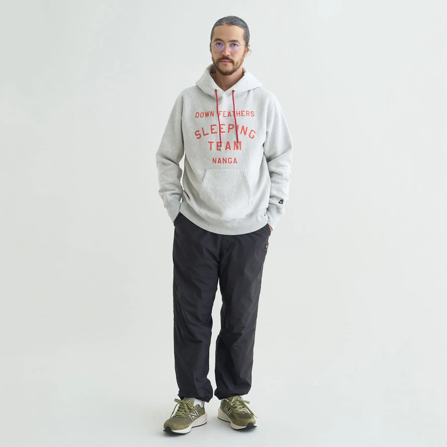 【直営店限定】NANGA×TACOMA FUJI RECORDS DOWN FEATHERS SLEEPING TEAM HOODIE(UNISEX)