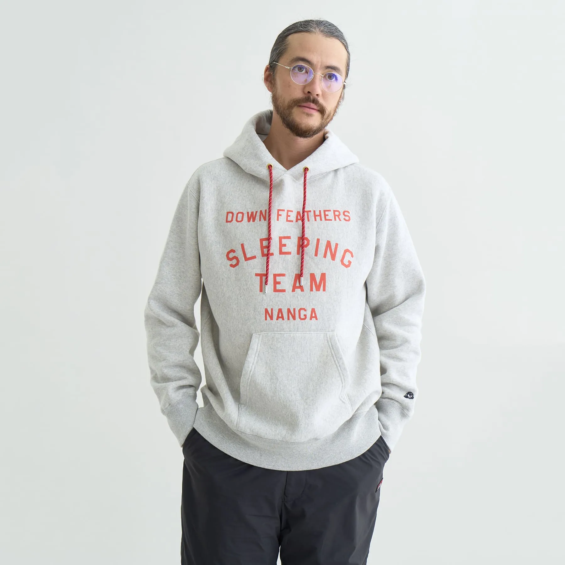 【直営店限定】NANGA×TACOMA FUJI RECORDS DOWN FEATHERS SLEEPING TEAM HOODIE(UNISEX)