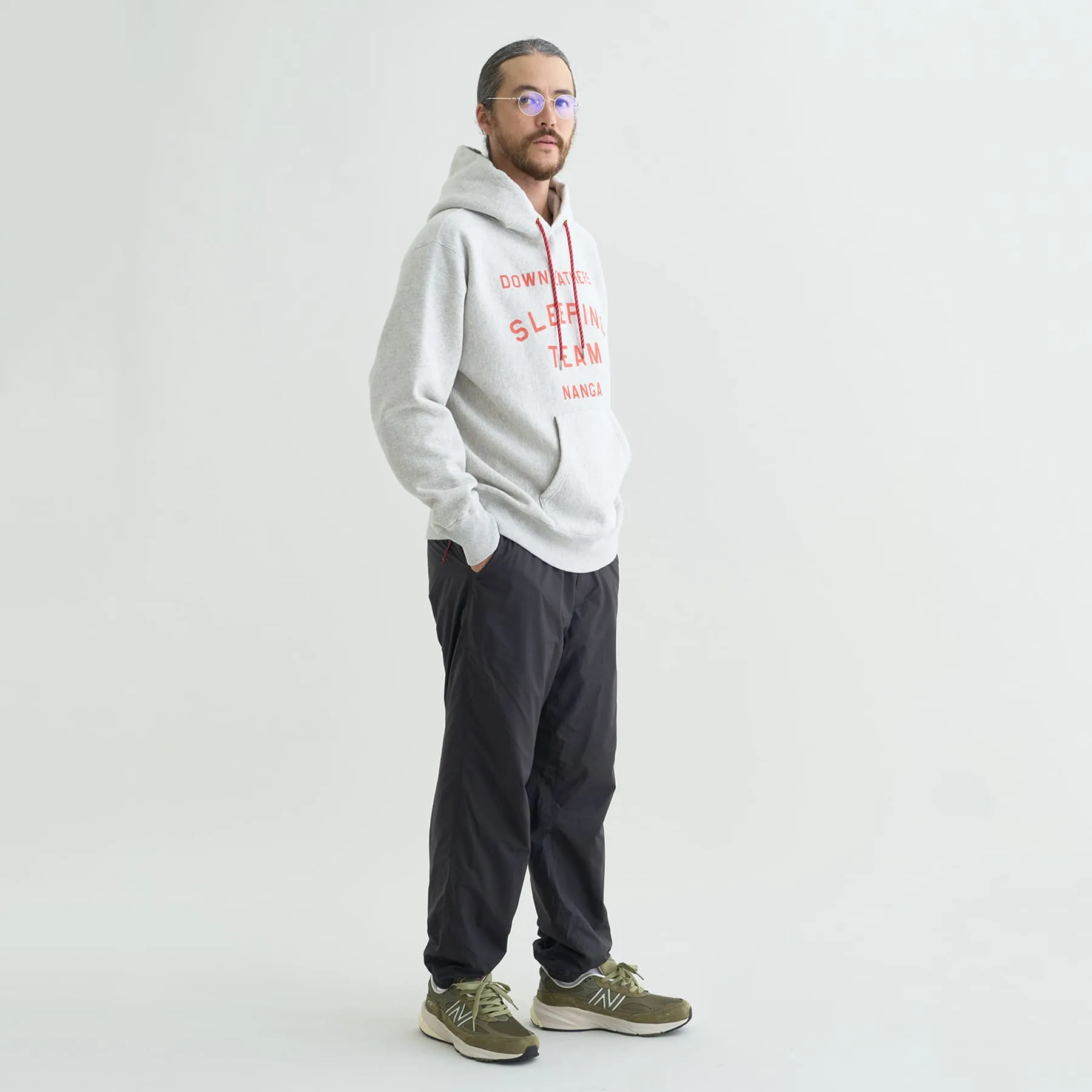 【直営店限定】NANGA×TACOMA FUJI RECORDS DOWN FEATHERS SLEEPING TEAM HOODIE(UNISEX)