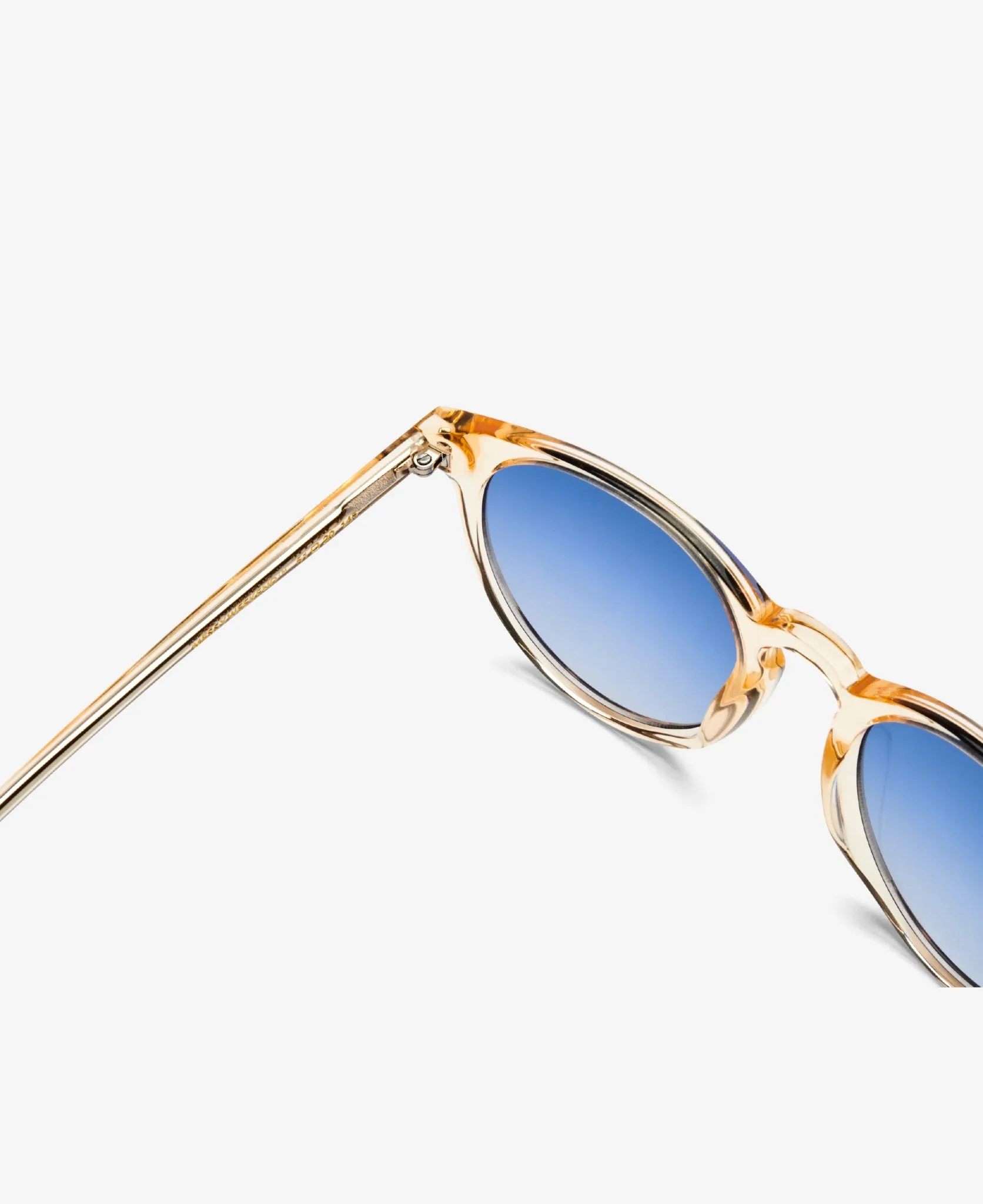 NEUES DEPP – Champagnerblau