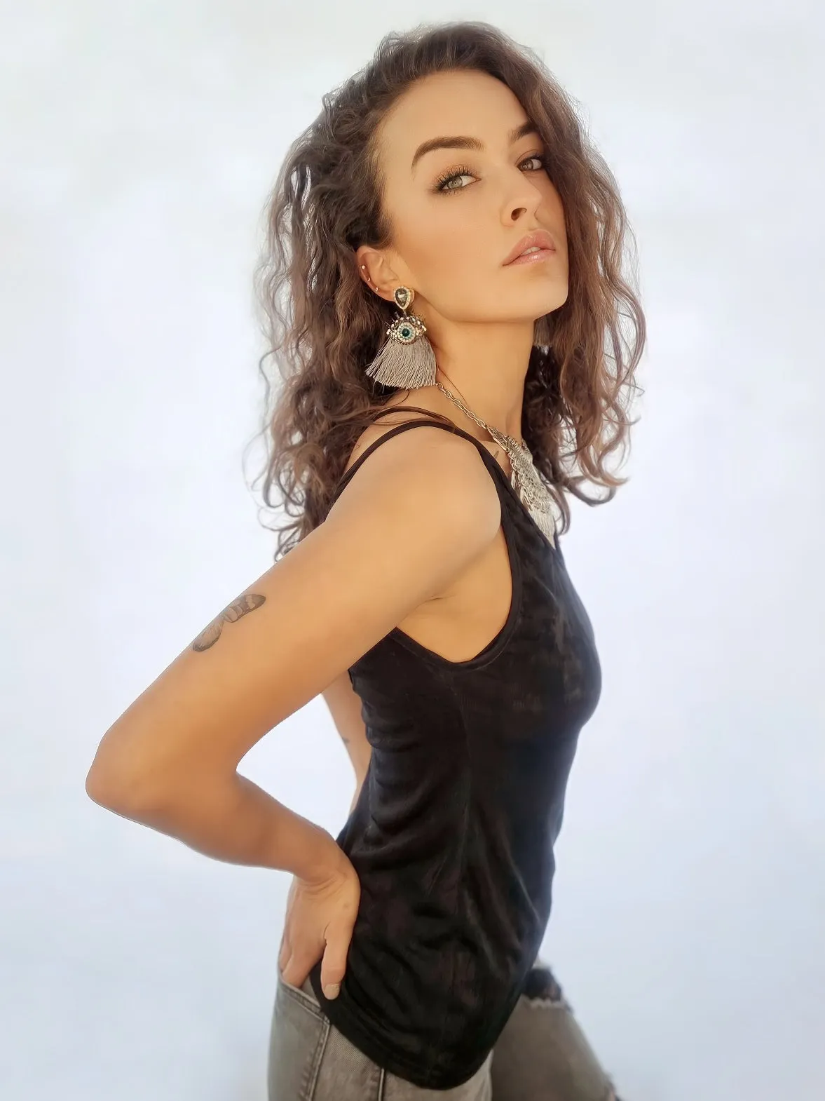 Oil Black V-back tops