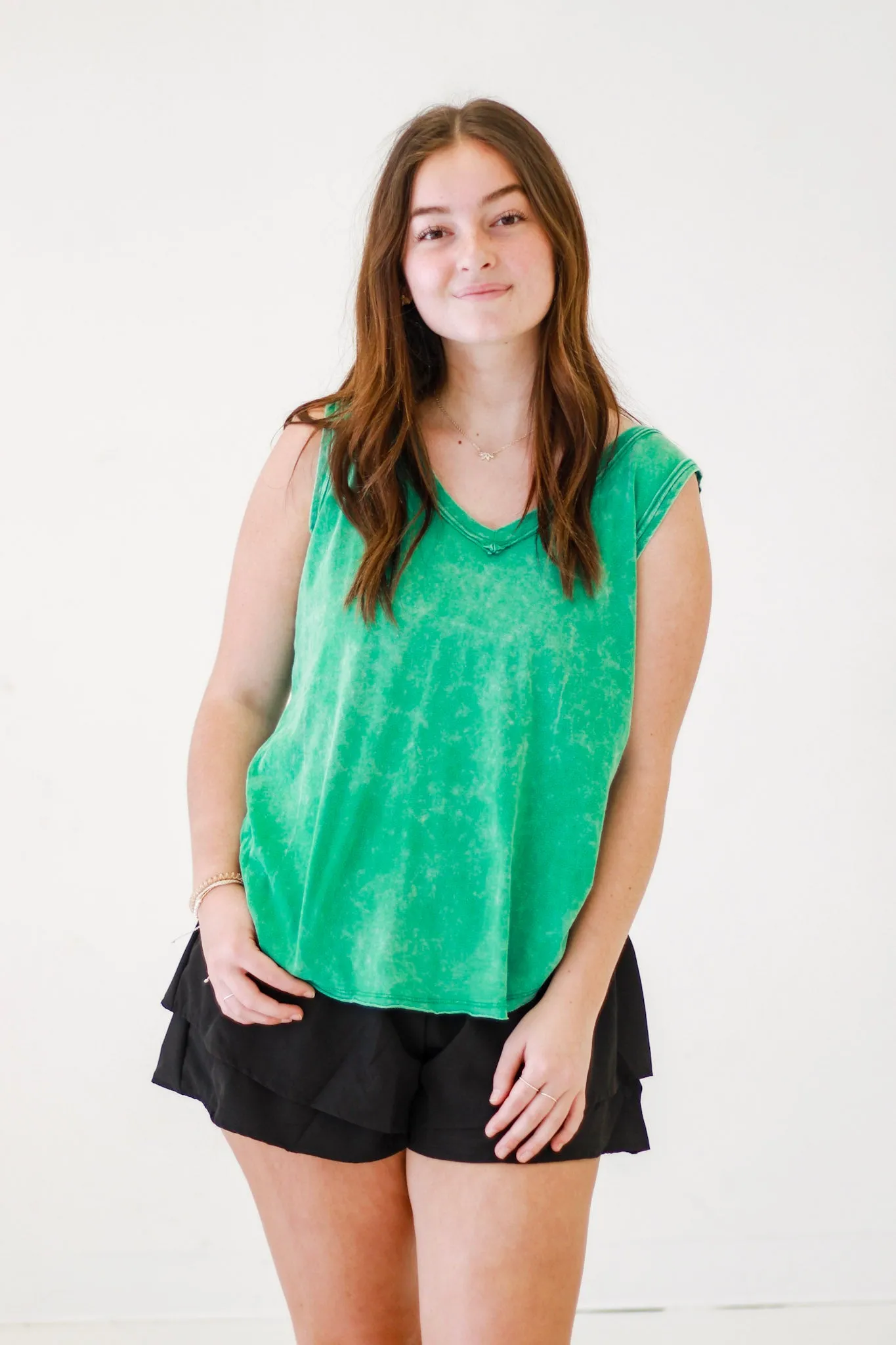 Relaxed Glamour Crinkle Washed V-Neck Sleeveless Top in K Green