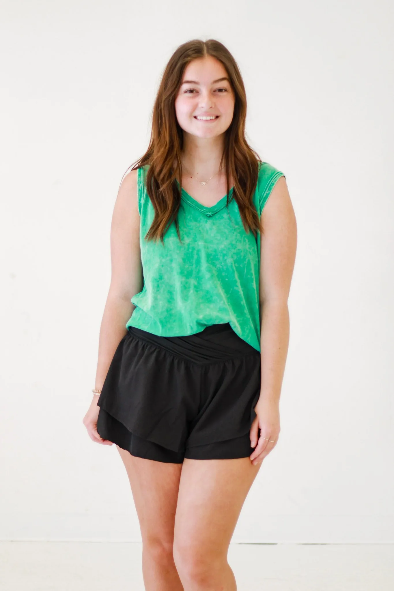 Relaxed Glamour Crinkle Washed V-Neck Sleeveless Top in K Green