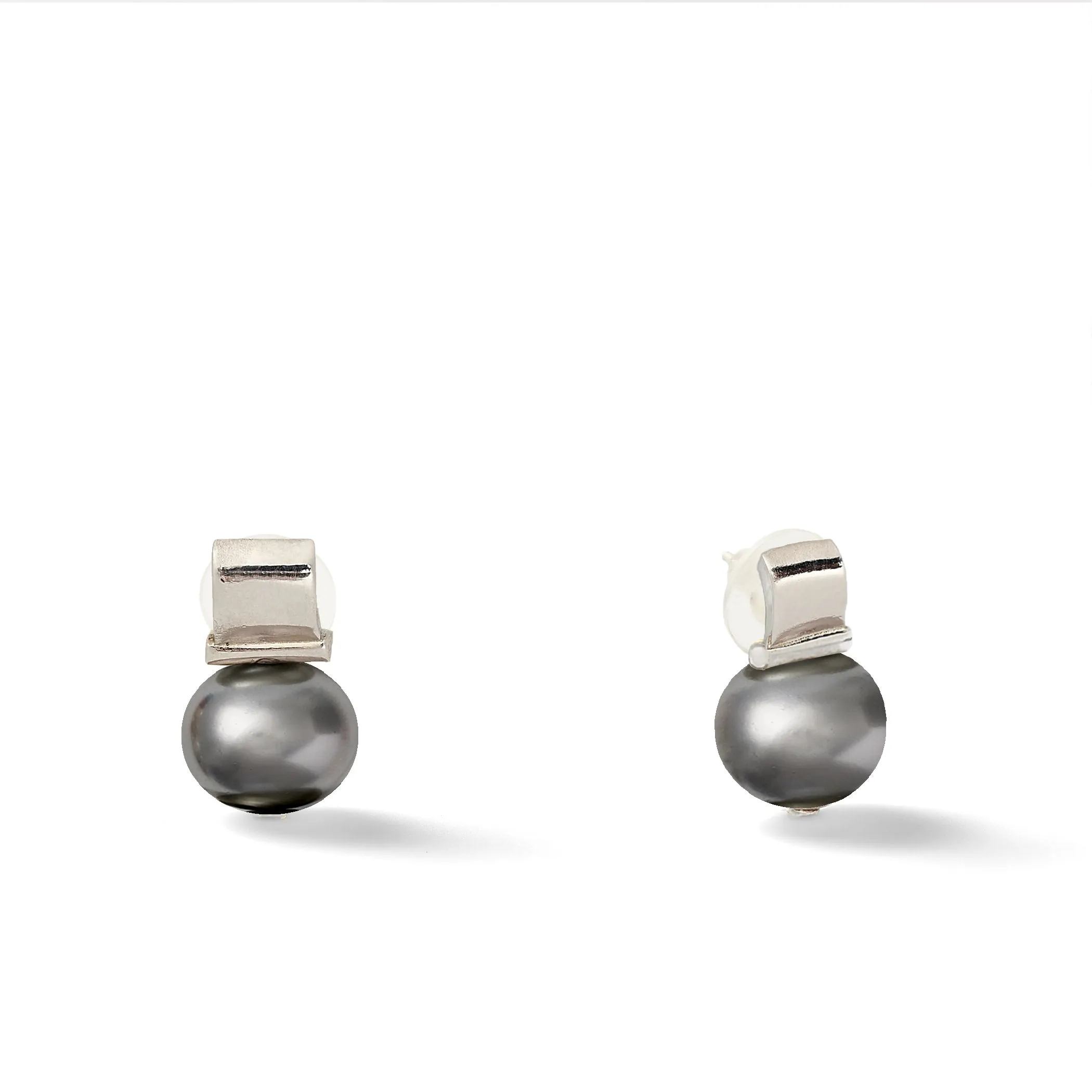 Smooth   Classic Sterling Pebble Pearl Posts Medium