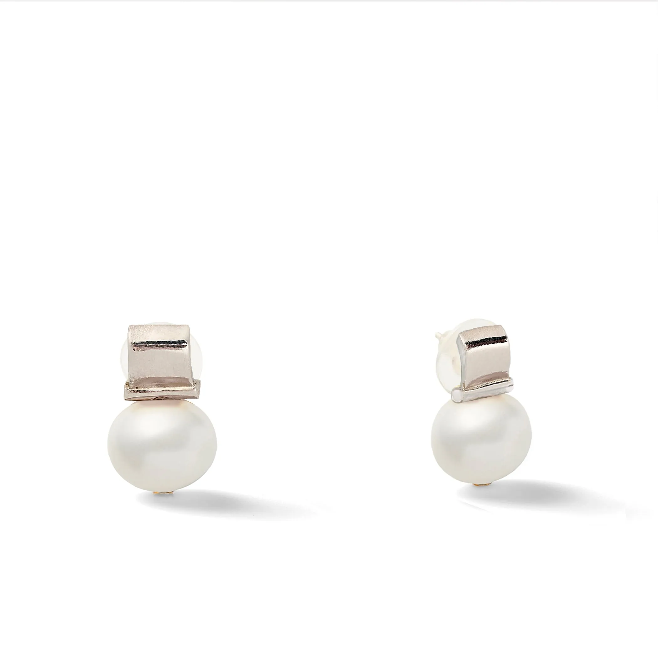 Smooth   Classic Sterling Pebble Pearl Posts Medium