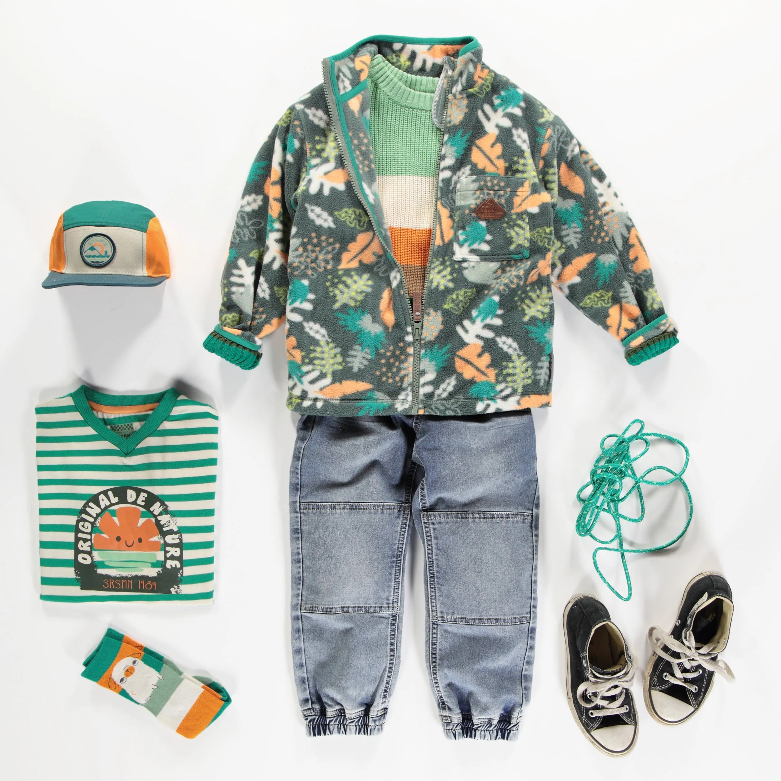 T-shirt à manches courtes vert et crème rayé avec illustration, enfant || Green and cream striped short sleeves T-shirt with print, child