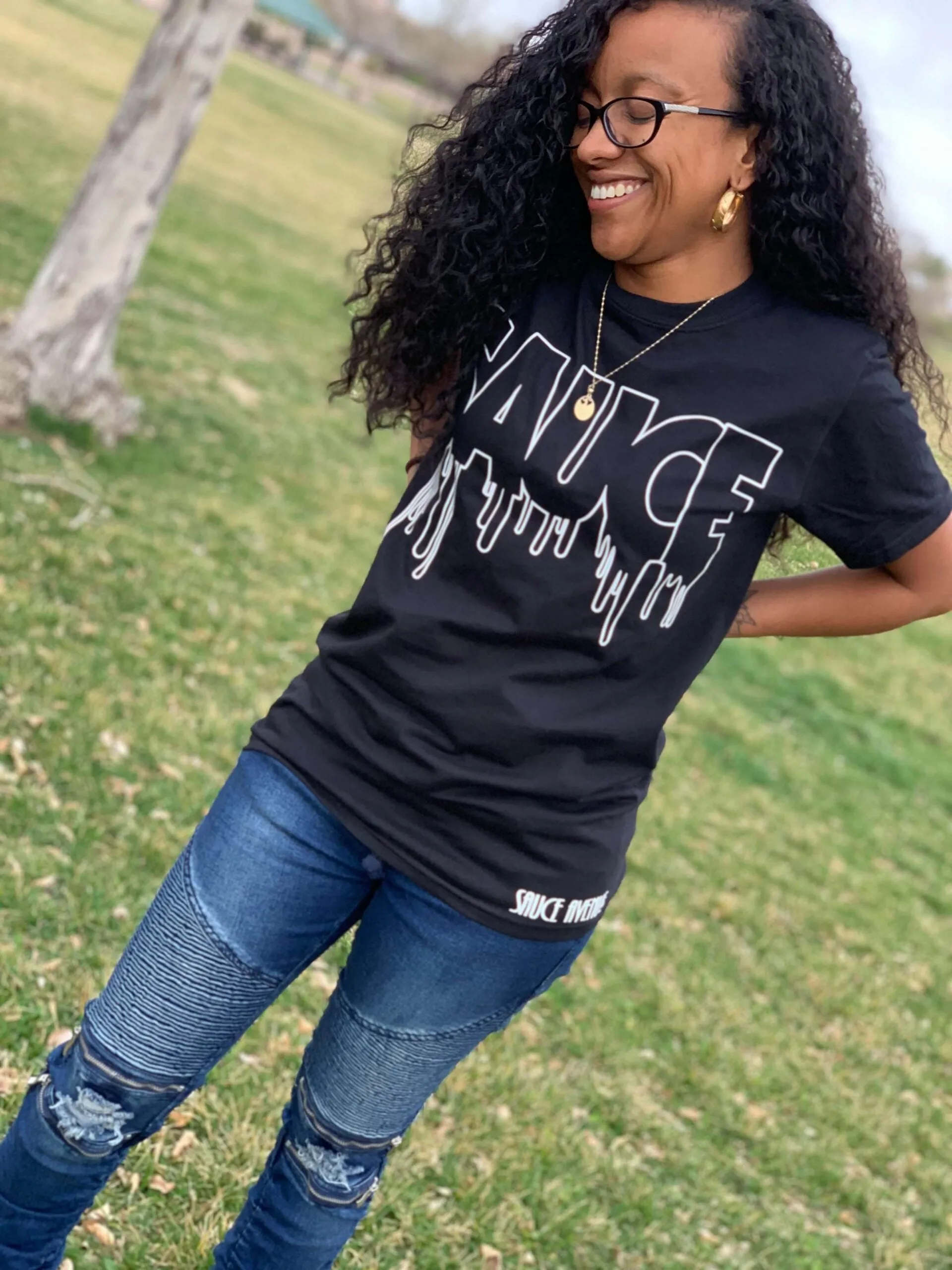White Sauce Outline | Black Tee