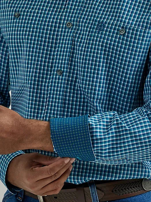 Wrangler Men's George Strait Long Sleeve Button Down Two Pocket Shirt in Turquoise Check